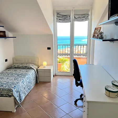 Attico 2 Free Parkings & Bike Apartament Pietra Ligure